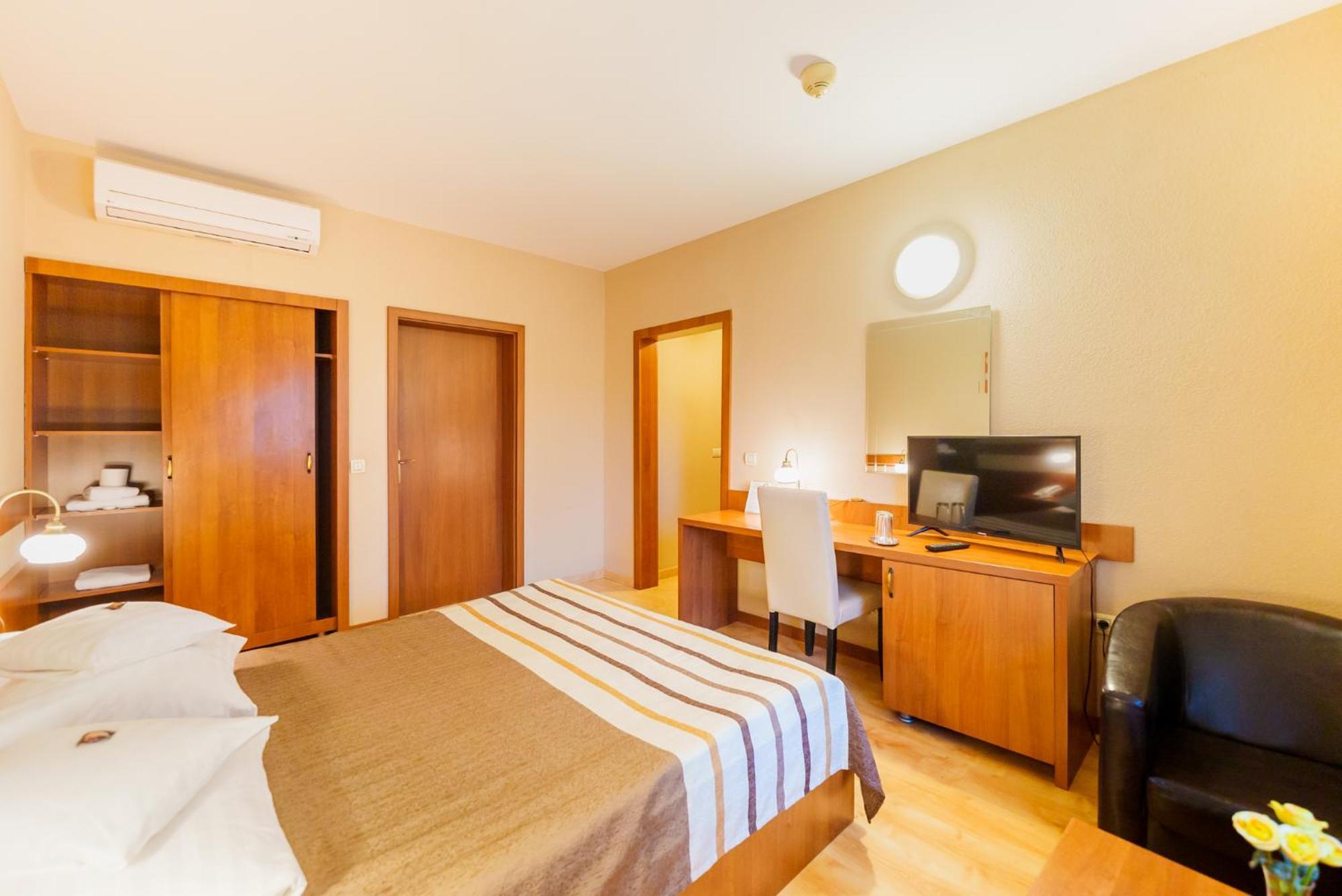 Hotel Crisana Arad Dış mekan fotoğraf